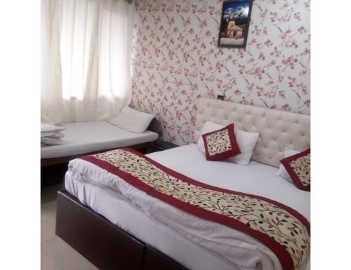 Posteľ alebo postele v izbe v ubytovaní Hotel Ajay, Phata