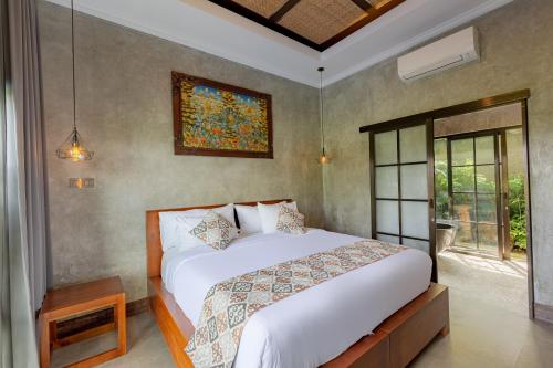 Postel nebo postele na pokoji v ubytování VILLARIZ Ubud , Bali