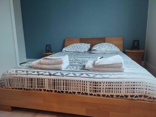 Ένα ή περισσότερα κρεβάτια σε δωμάτιο στο L'Appartement du Veillon