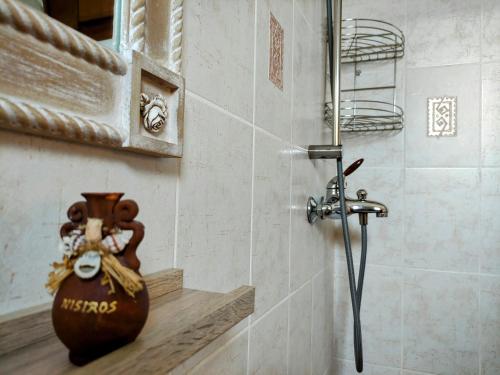 Koupelna v ubytování «Astrofeggia» A private stone house Nature-Seaview