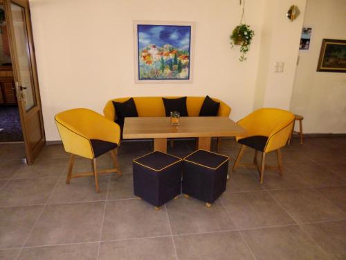 a table and chairs in a room with a couch at Idillion in Vília