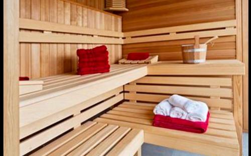 a sauna with two benches and towels in it at Petit cocon des montagnes in Bolquere Pyrenees 2000