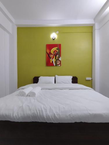 Postel nebo postele na pokoji v ubytování Ganga Putra Inn