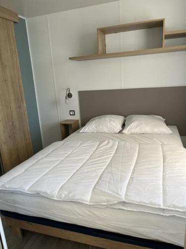 Mobilhomes Quiberon Camping Conguel - Bord de Merにあるベッド