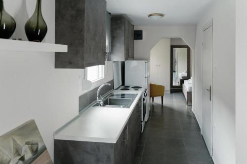 Køkken eller tekøkken på Our House 2 Luxury Suites