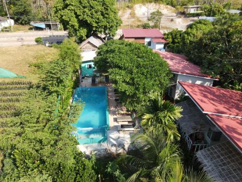an overhead view of a resort with a swimming pool at Lanta Dareen Garden Home in Ko Lanta
