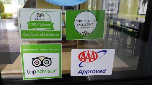 Certifikát, hodnocení, plakát nebo jiný dokument vystavený v ubytování Super 8 by Wyndham Calhoun