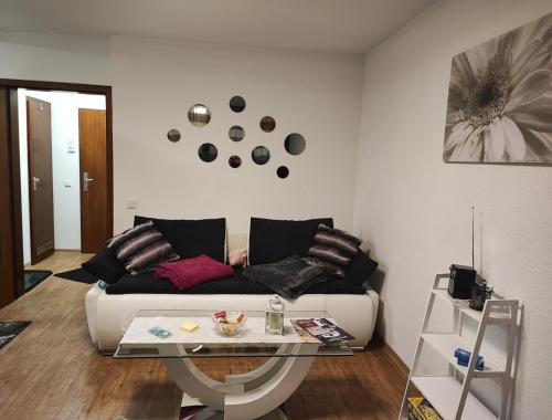 a living room with a couch and a glass table at Apartment in der Rattenfängerstadt Hameln in Hameln