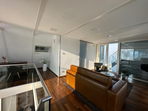 a living room with a couch and a glass table at schwimmendes Ferienhaus Silent in Elsterheide