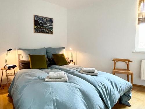 En eller flere senge i et værelse på Modern Design 3-Bedroom Appartement, Central, Beliebt