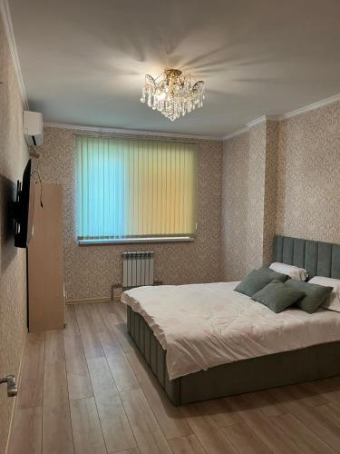 מיטה או מיטות בחדר ב-Апартаменты в ЖК Жас Отау