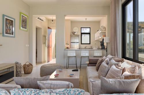 a living room with a couch and a kitchen at Vesta - El Gouna Residence in Hurghada