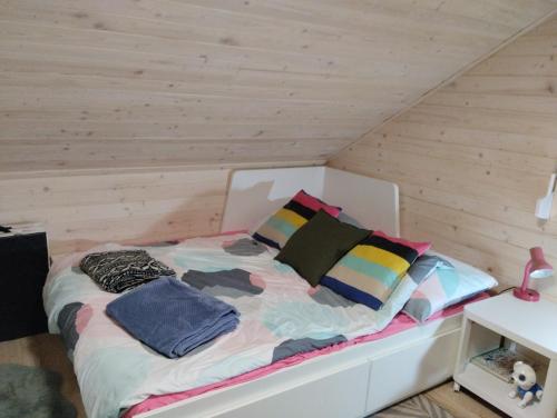 Postel nebo postele na pokoji v ubytování Dom nad wodospadem