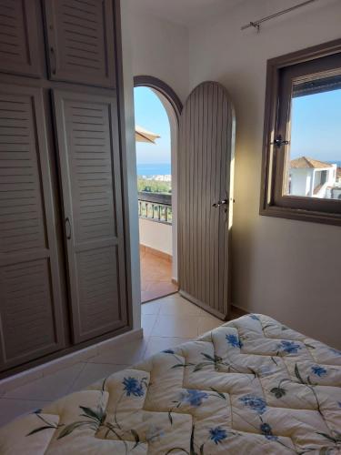 a bedroom with a bed with a view of a balcony at BAHIA Sea View Exclusif pour Famille in Cabo Negro