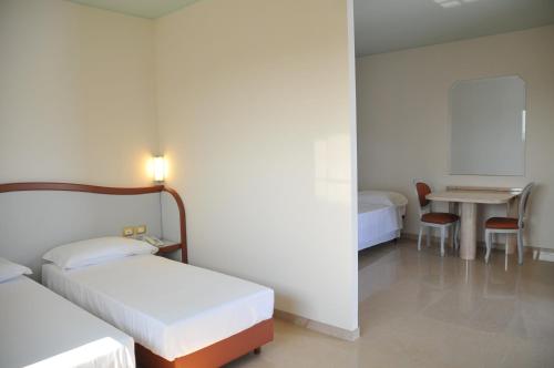 Postel nebo postele na pokoji v ubytování Hotel Verdi