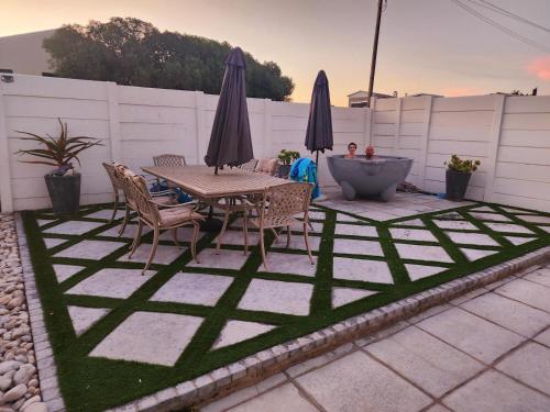 Κήπος έξω από το Yzerfontein 2 Bedroom Delight