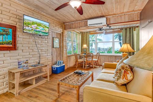 a living room with a couch and a tv at Captain Pip's Marina & Hideaway in Marathon