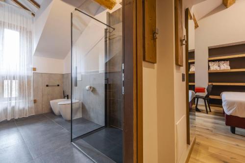 Koupelna v ubytování Granduca Mountain Wellness Apartments Campigna