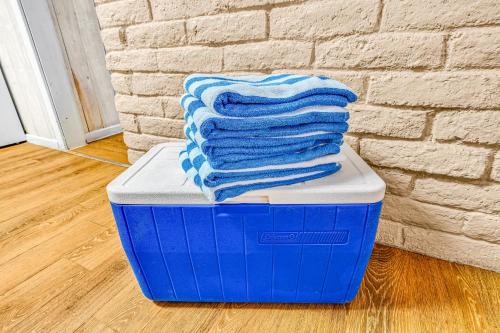 a blue and white cooler sitting next to a brick wall at Captain Pip's Marina & Hideaway in Marathon