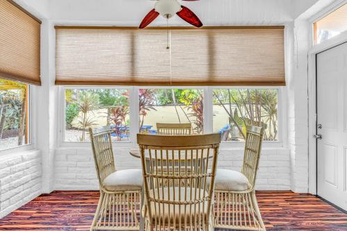 a dining room with a table and chairs and a ceiling fan at Captain Pip's Marina & Hideaway in Marathon