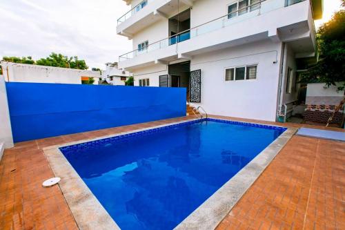 בריכת השחייה שנמצאת ב-1BHK villa with swimming pool @ Dreamland או באזור