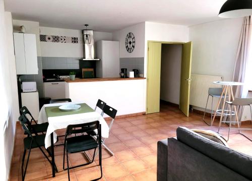 a kitchen and a living room with a table and chairs at Situation parfaite, calme et spacieux, Wifi fibre, Netflix & Prime in Béziers