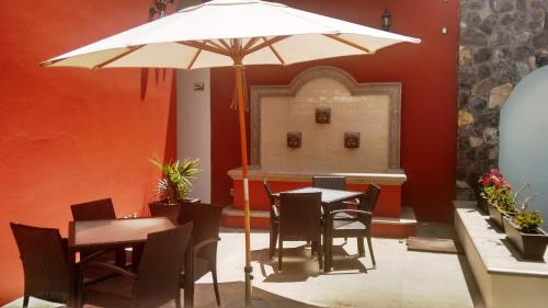 A seating area at Hotel San Xavier