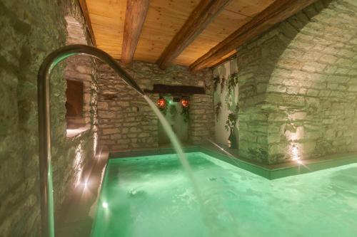 Bazén v ubytování Granduca Mountain Wellness Apartments Campigna nebo v jeho okolí