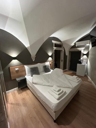 a bedroom with a large white bed in an attic at Beb c’est lavis in Lavis