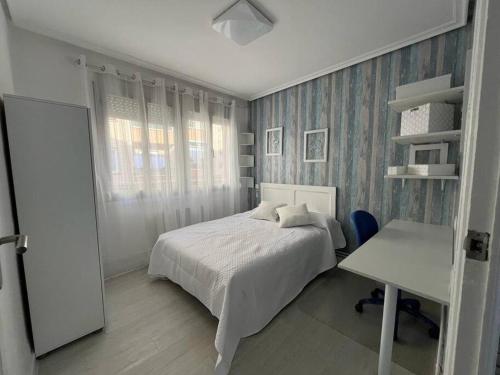 a bedroom with a bed and a table and a desk at Apartamento Eguzkilore. Logroño in Logroño