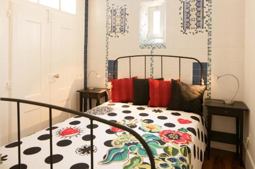 Bright and Spacious Apartment in historic Lisbon neighborhood - TTL269