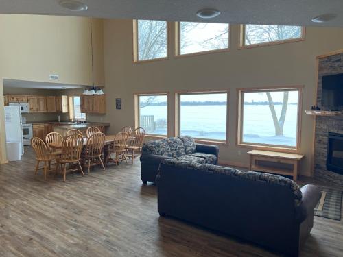 O bucătărie sau chicinetă la Canary Beach Resort