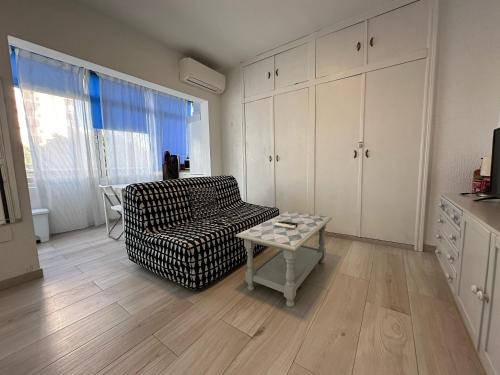 CG131 - 1-Bedroom Apartment with AC and Lift - 1 min from the Pedestrian Centre