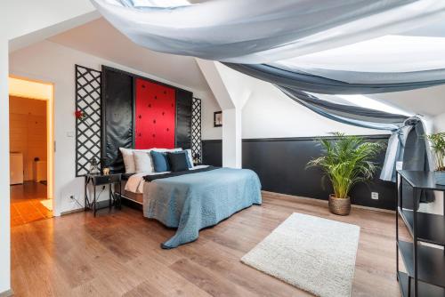 a bedroom with a bed with a blue blanket at Spacious flat & parking possibility, 3 stops to Wenceslav square in Prague