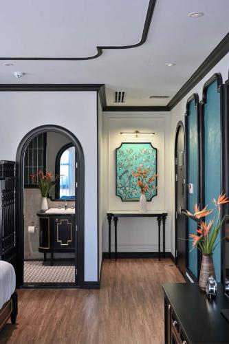a room with a bed and a bathroom with a sink at Thiên Ân Boutique Hotel in Bạc Liêu