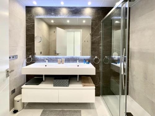 Ένα μπάνιο στο Luxury apartment Sunset Cliffs Benidorm
