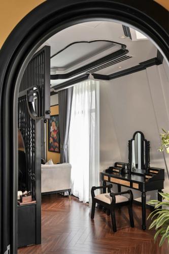 a living room with a couch and a table at Thiên Ân Boutique Hotel in Bạc Liêu