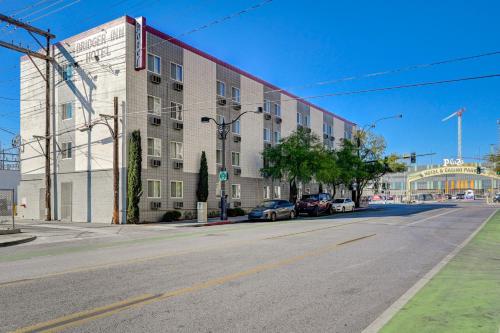 an empty street in front of a large building at Bridger Inn Hotel Downtown in Las Vegas