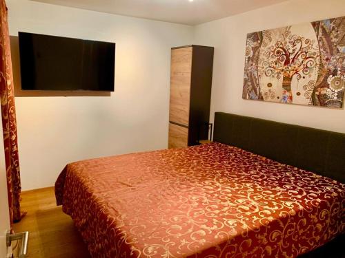 a bedroom with a bed and a flat screen tv at WEF DAVOS PLATZ Centre 3,5 Apartment with Garage in Davos