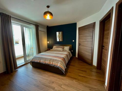 Rúm í herbergi á Airport Accommodation Bedroom with your own private Bathroom Self Check In and Self Check Out Air-condition Included