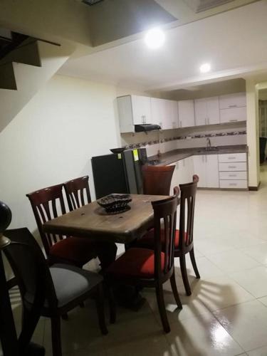 Kuchyň nebo kuchyňský kout v ubytování Casa de Ensueño en Filandia: Tu Hogar Lejos de Casa