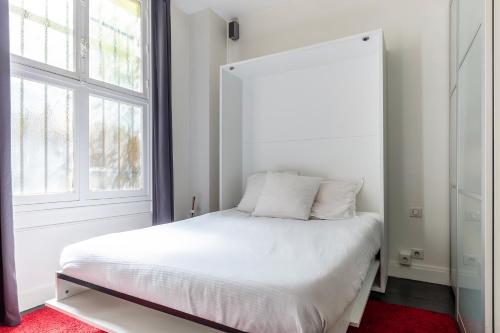 Ένα ή περισσότερα κρεβάτια σε δωμάτιο στο Studio sur les Quais de Seine