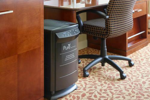 a trash can sitting next to a desk and a chair at Wyndham Atlanta Buckhead Hotel & Conference Center in Atlanta