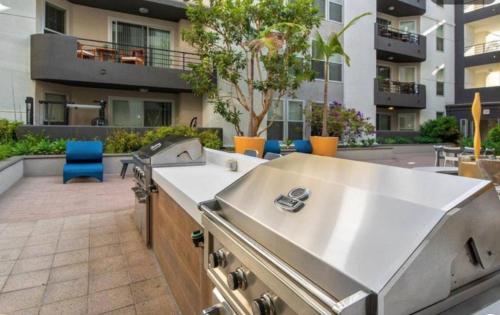 A kitchen or kitchenette at Westerly 2 bedroom apartment Marina Del Rey near Venice beach!
