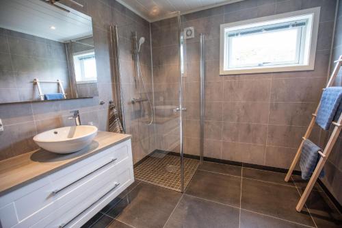 Bilik mandi di High standard Lodge Ballstad