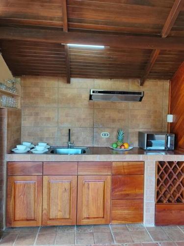 a kitchen with a sink and a counter top at Casa de descanso Villa Serena in Grecia