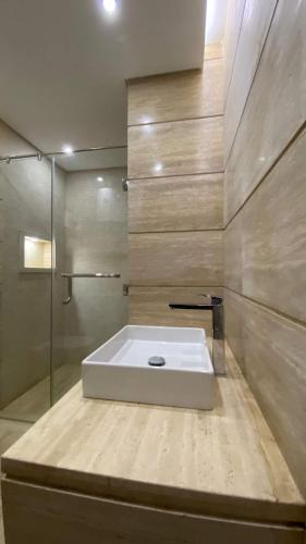 a bathroom with a white tub and a shower at صن سيتي in Cairo