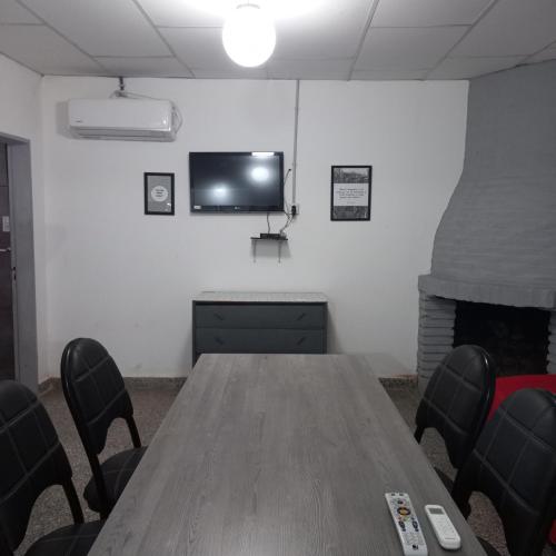 a conference room with a table and a tv on a wall at Alquiler por dia en choele. Casa 4 in Choele Choel