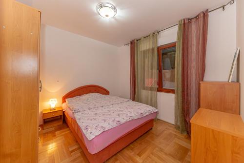 Ένα ή περισσότερα κρεβάτια σε δωμάτιο στο Apartment Qservice Petrovac