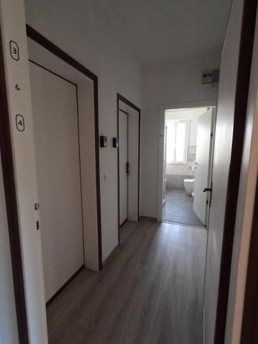 an empty hallway with two doors and a bathroom at Il Merlo in Pisa